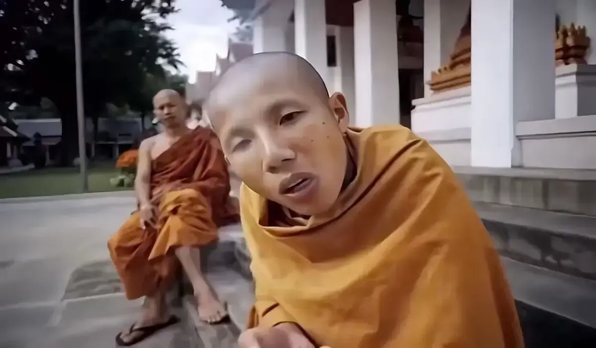 《克罗心佛教广告和尚》